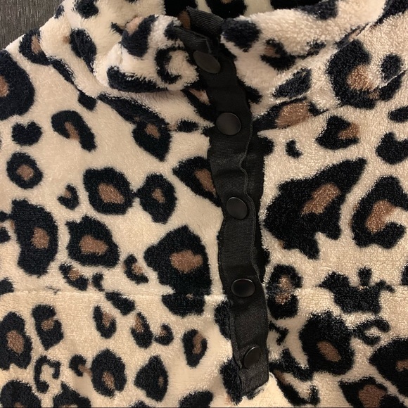 Bke Fuzzy Animal Print Fleece Pullover - Picture 4 of 4